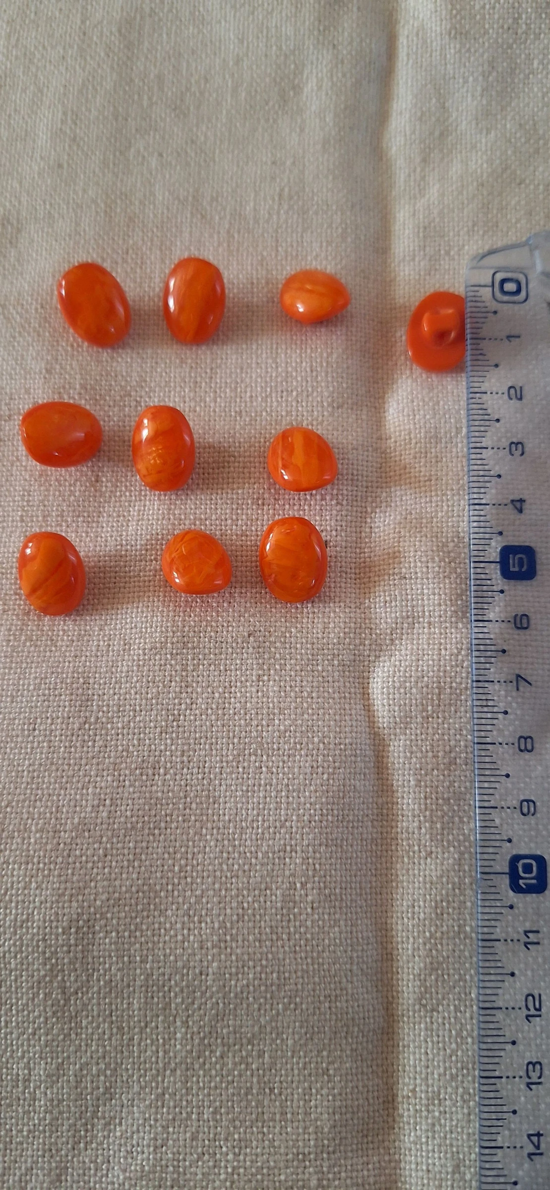 10 boutons 15 mm à coudre en résine orange 